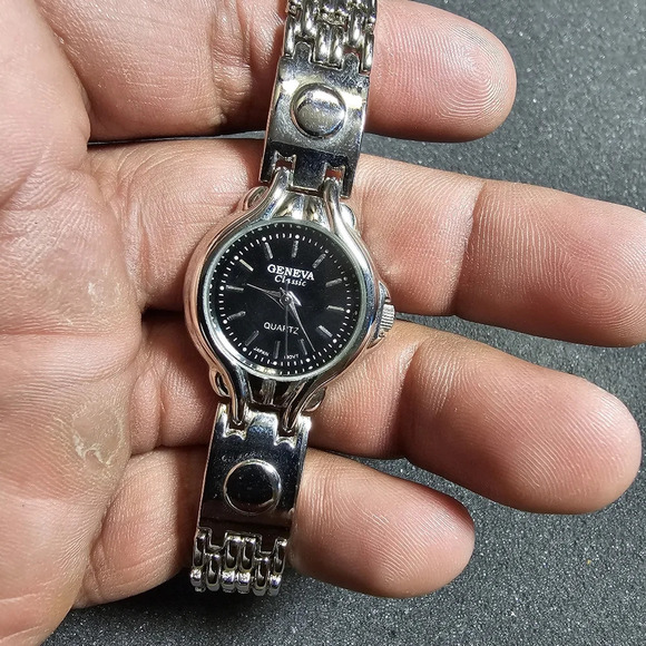 Geneva classic ladies quartz fashion watch silver tone black dial working shows - Picture 1 of 9
